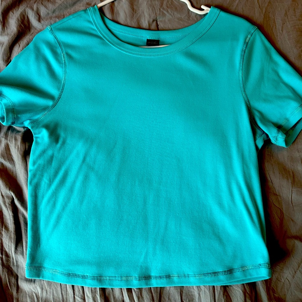 Blue cropped shirt